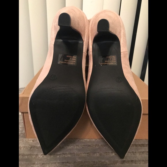 SOLD🔥NWT CHARLOTTE RUSSE NUDE SUEDE BOOTIES 🔥 - Picture 5 of 5